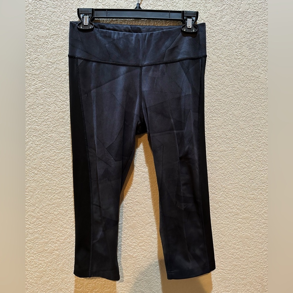 Reebok Speedwick Black Pattern Workout Capris, Medium